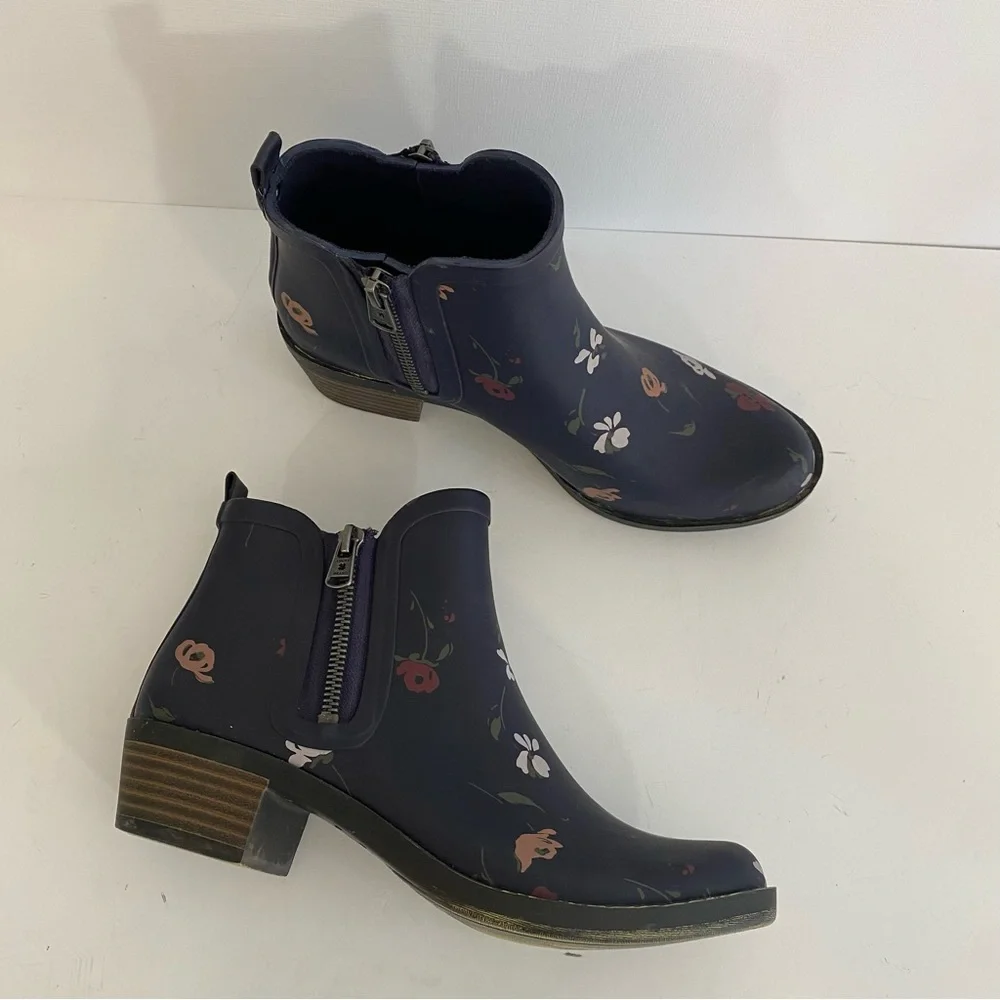 Lucky Brand Basel Rain ankle boot double zip navy blue floral print women size 7 - Picture 1 of 10